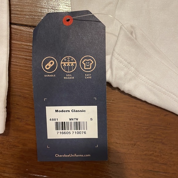 Women’s Cherokee underscrub long sleeve top, white, size small, new with tags! - Picture 3 of 3